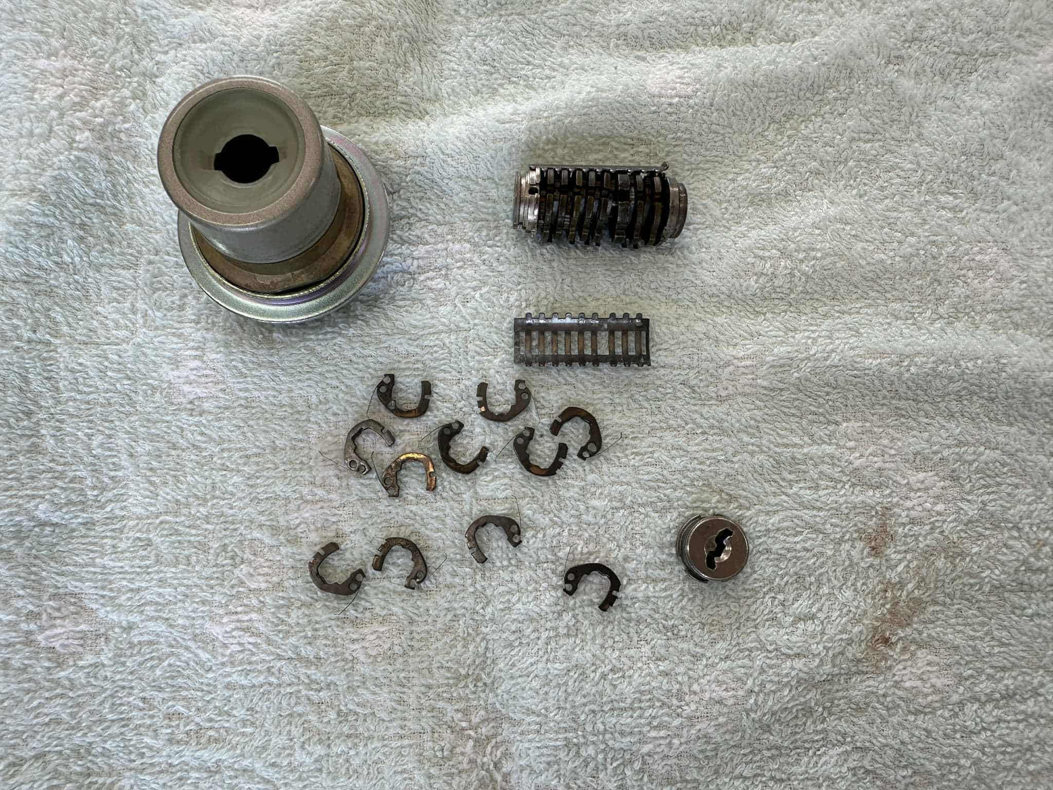 倉敷市にてロータリーディスクシリンダー（U9）錠の鍵を作成しましたの画像